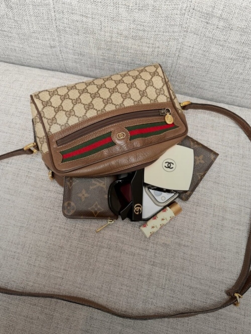 Gucci Brown GG Supreme Canvas Crossbody , With Brown Oreginal Dust Bag . - Picture 13 of 15